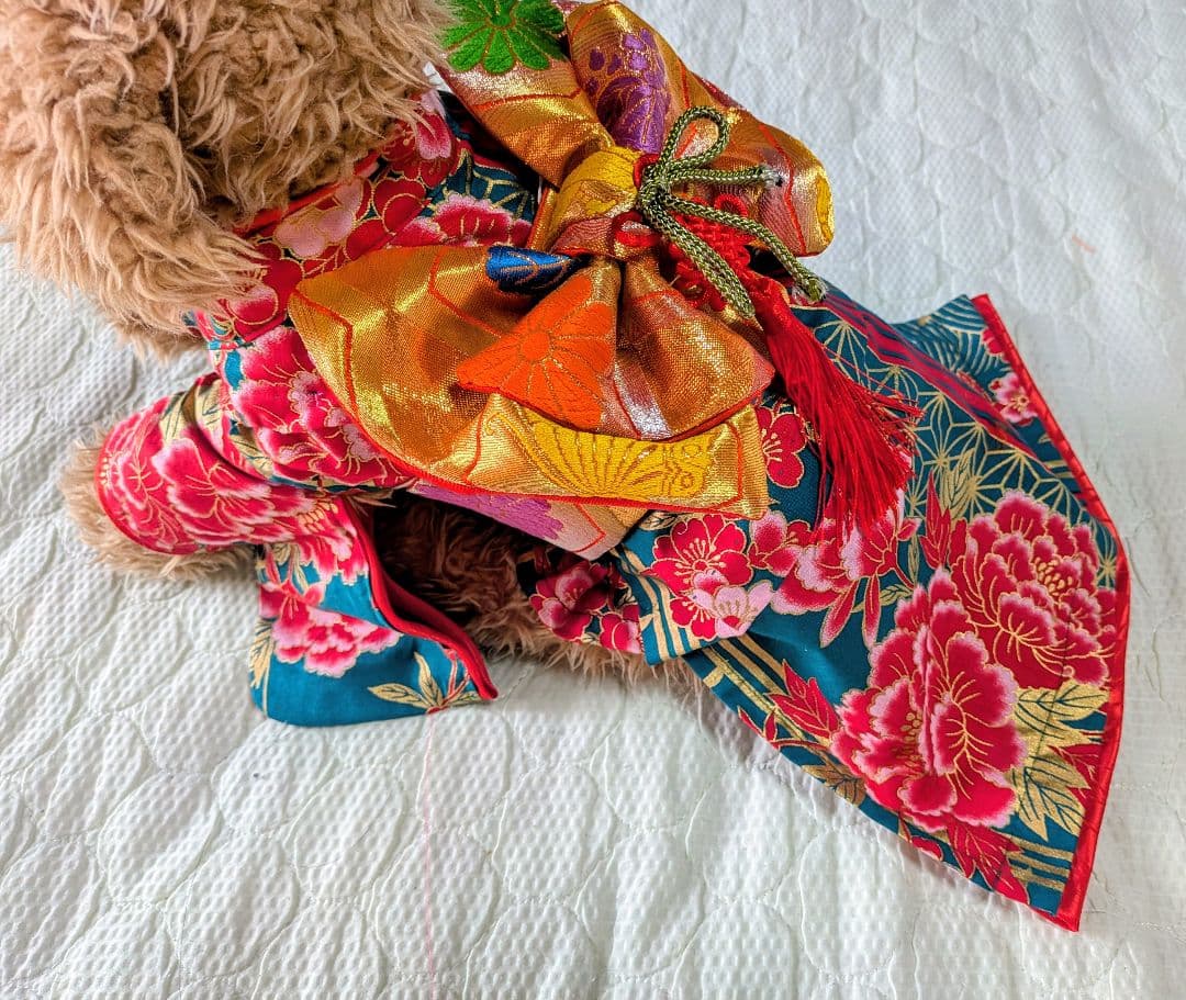 ま*ぁ様 現品★お正月に！Ｓ緑に牡丹金使いの着物に本物ゴールド帯の晴れ着Ｓ