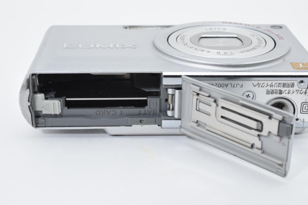パナソニック　Panasonic LUMIX DMC-FX33 シルバー