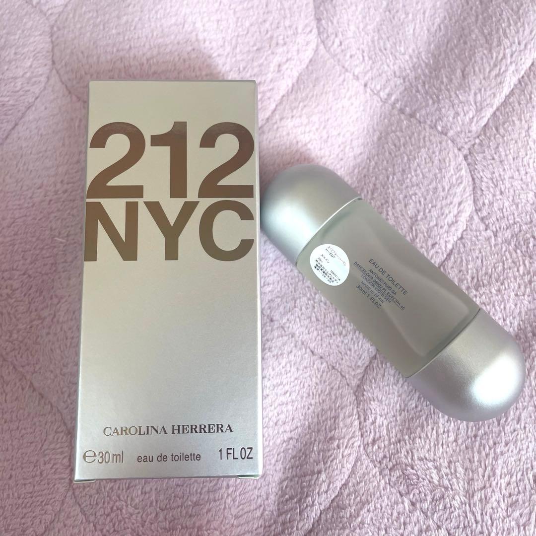 【美品✨】キャロライナへレラ　オードトワレ 30ml 212