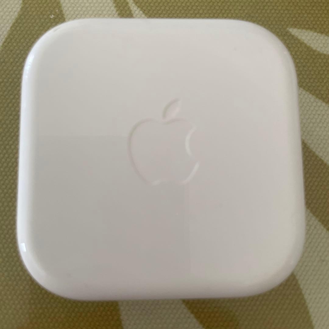 iPhone8 64GB SIMフリー バッテリー80％　イヤホン付き