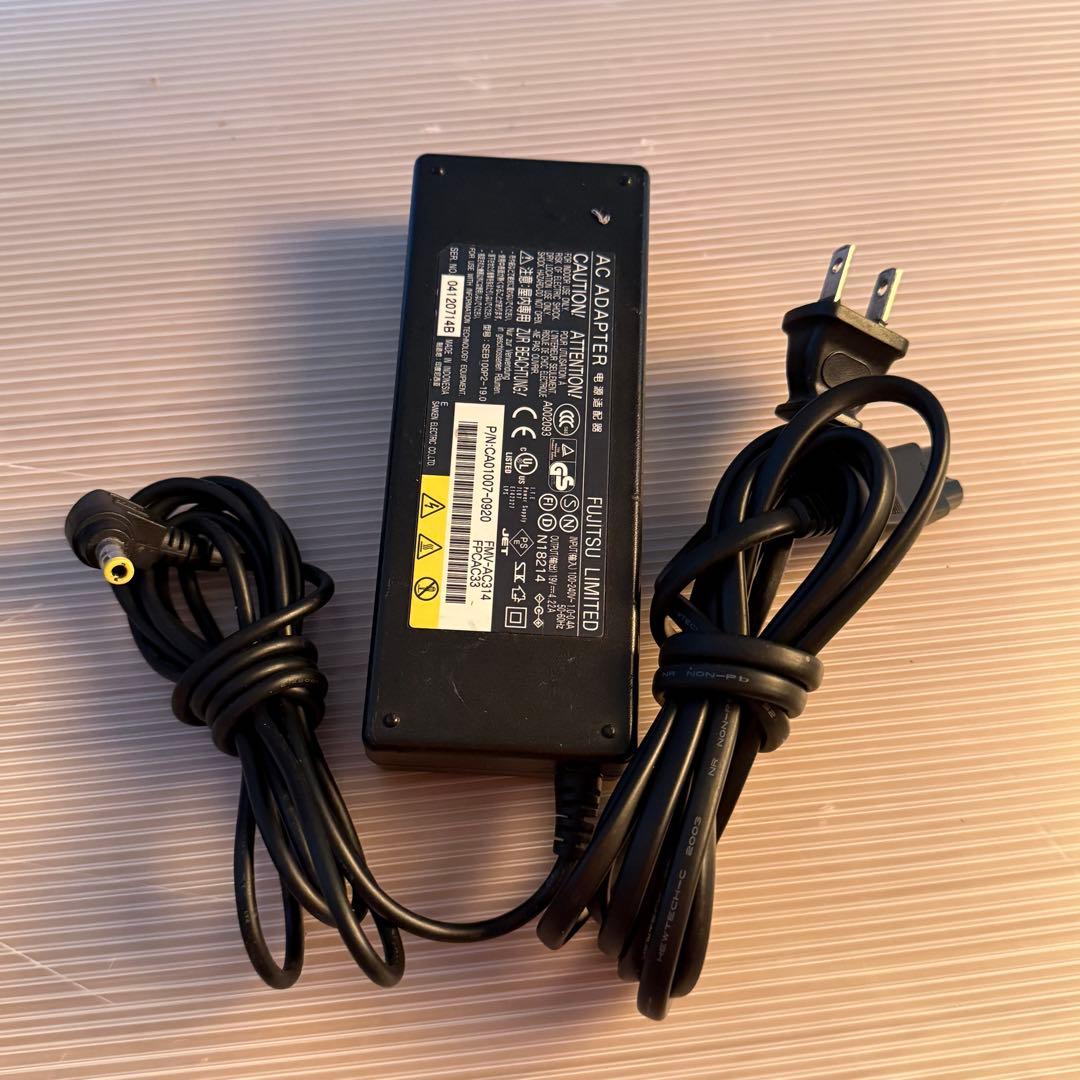 FUJITSU LIFEBOOK 赤 ノートPC 充電器付