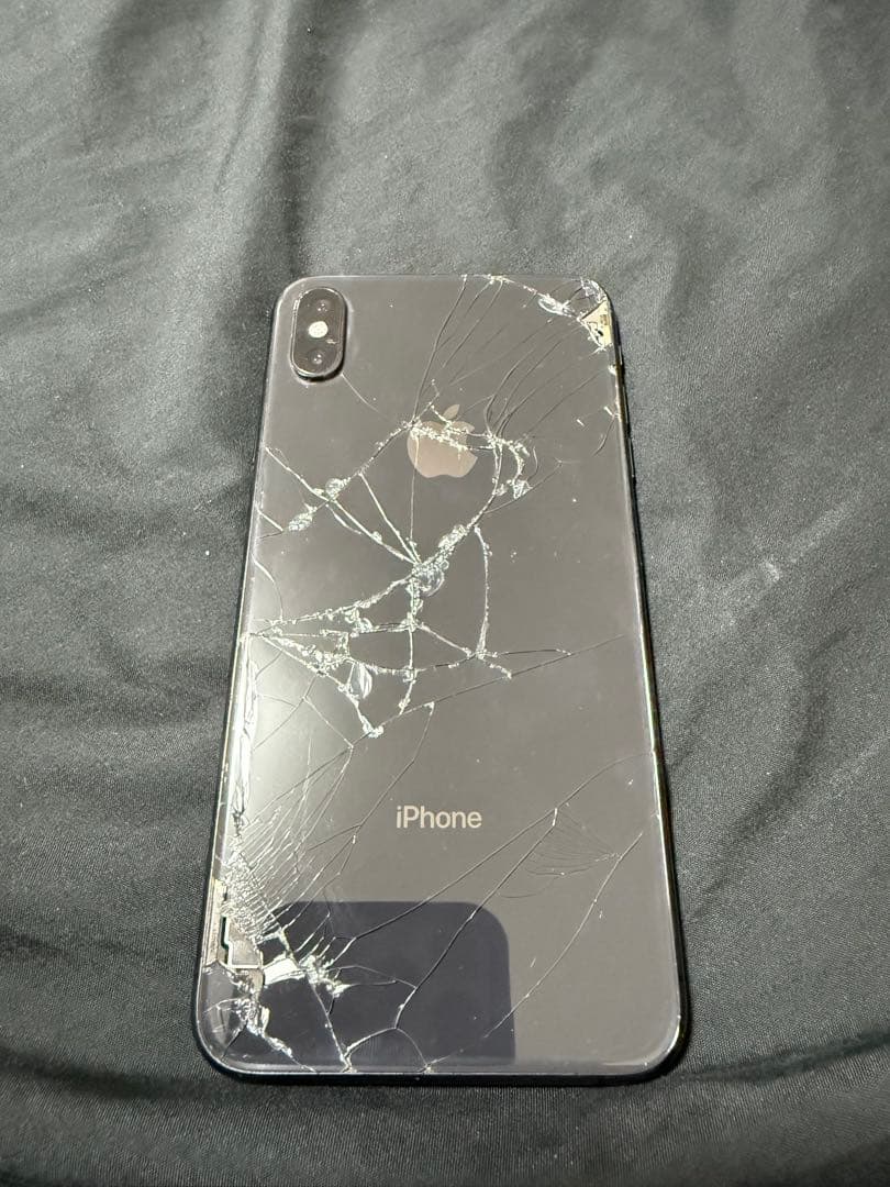 iPhone XS max スペースグレイ 256GB 背面ひび割れ