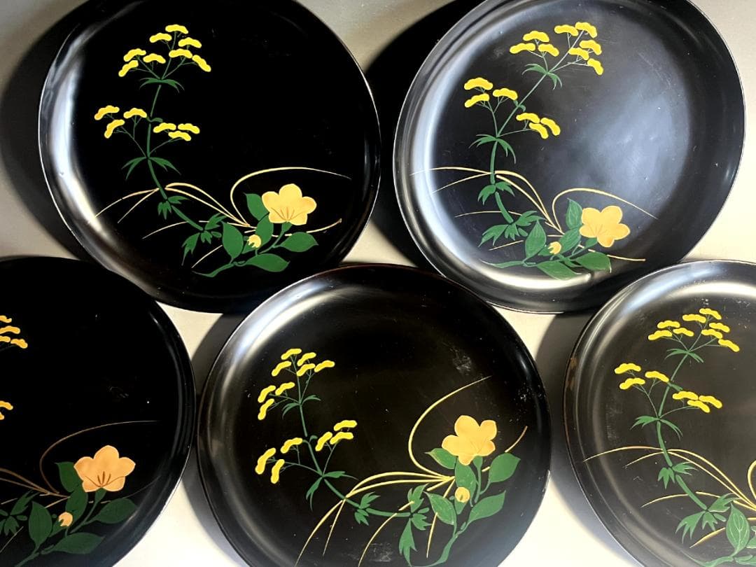 皿■漆器【伝統工芸】黒漆 草花金蒔絵 銘々皿（丸皿）草花文（女郎花・秋草など）■