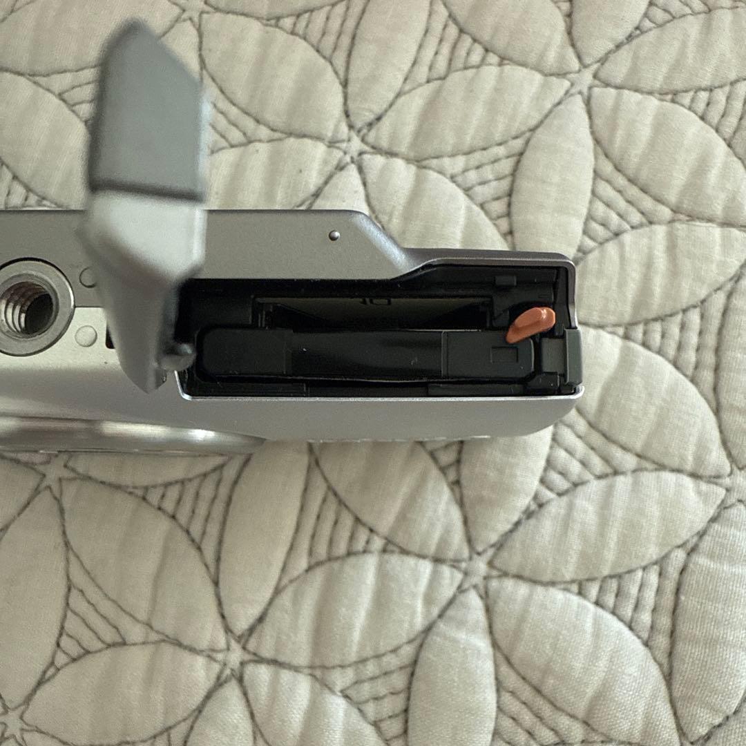 完動品　Canon A4000isコンパクトデジタルカメラ