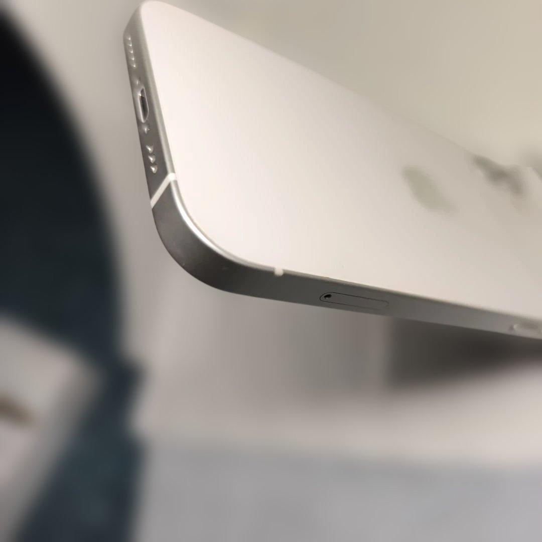 超美品　Apple iPhone 12 64GB ホワイト　SIMフリー