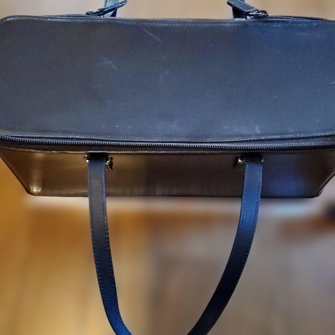 黒のメイク道具ケース