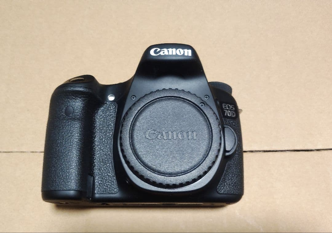 美品　ショット数2820 CANON EOS70D ボディのみ2020万画素