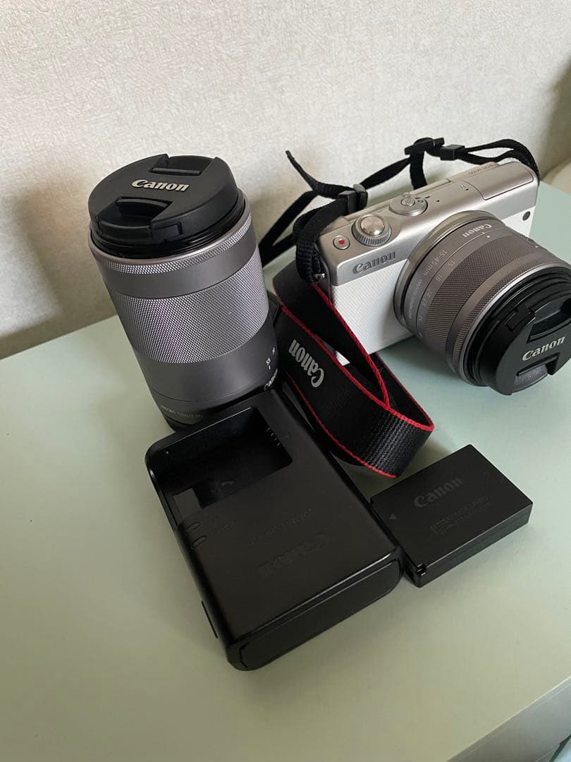 EOS M100 EF-M15-45IS レンズキット　ホワイト