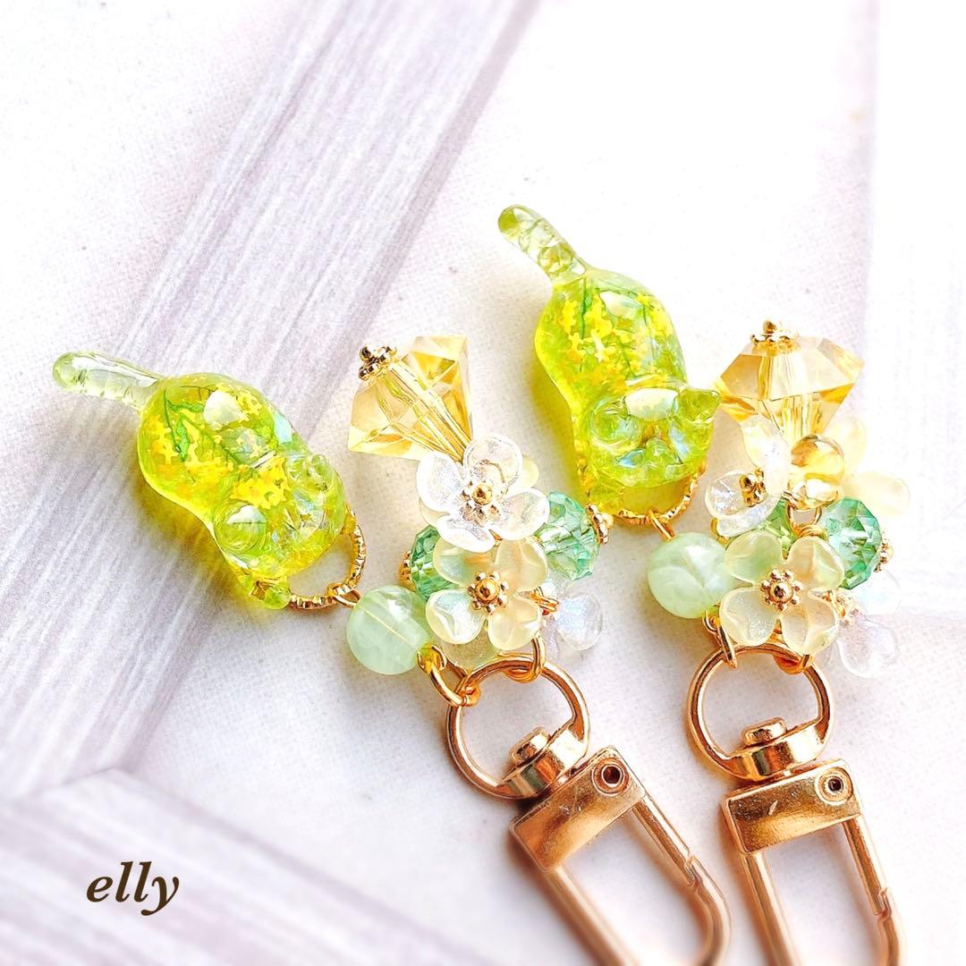 【まりちゃん様】1268天然石　琉球ガラス　菜の花　じゃれ猫　レジン　チャーム