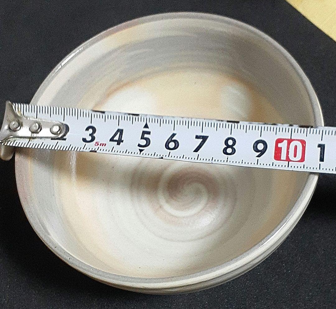 葉模様の陶器抹茶茶碗