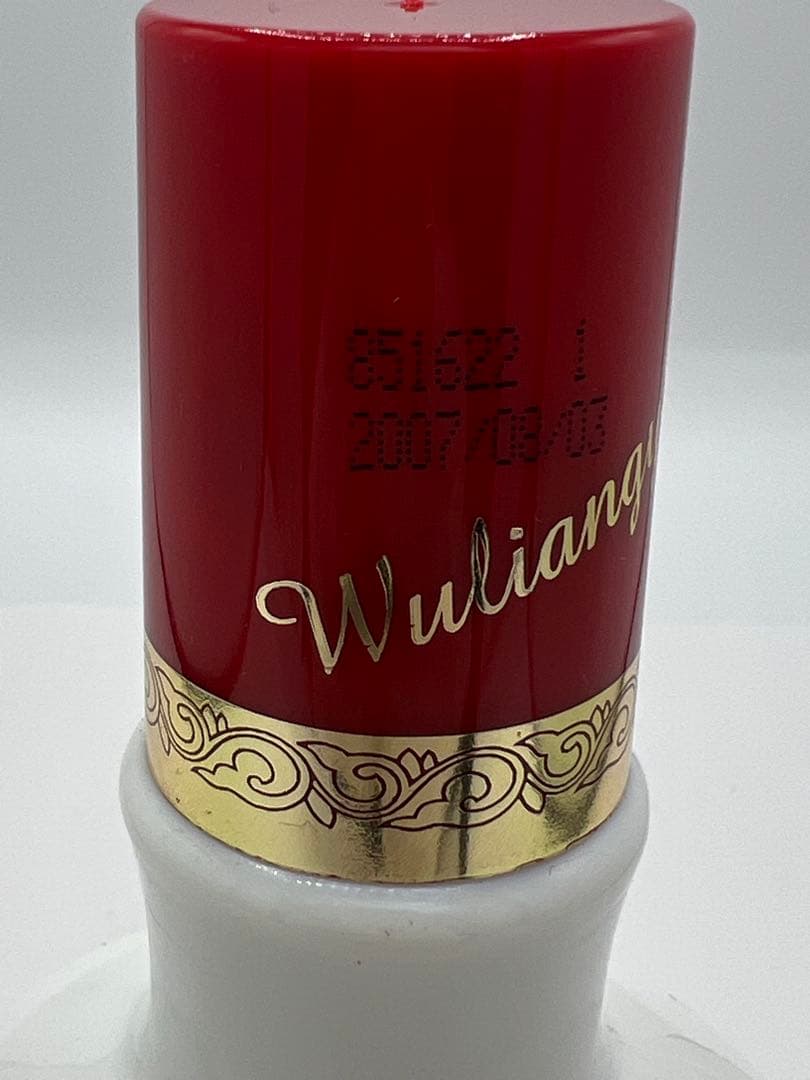 こ*ん様 【未開栓】五粮液 2007 陶器ボトル 500ml 39% 箱付き 重