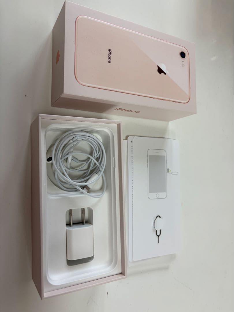 お*り様 iPhone8 64GB SIMフリー　バッテリー82%