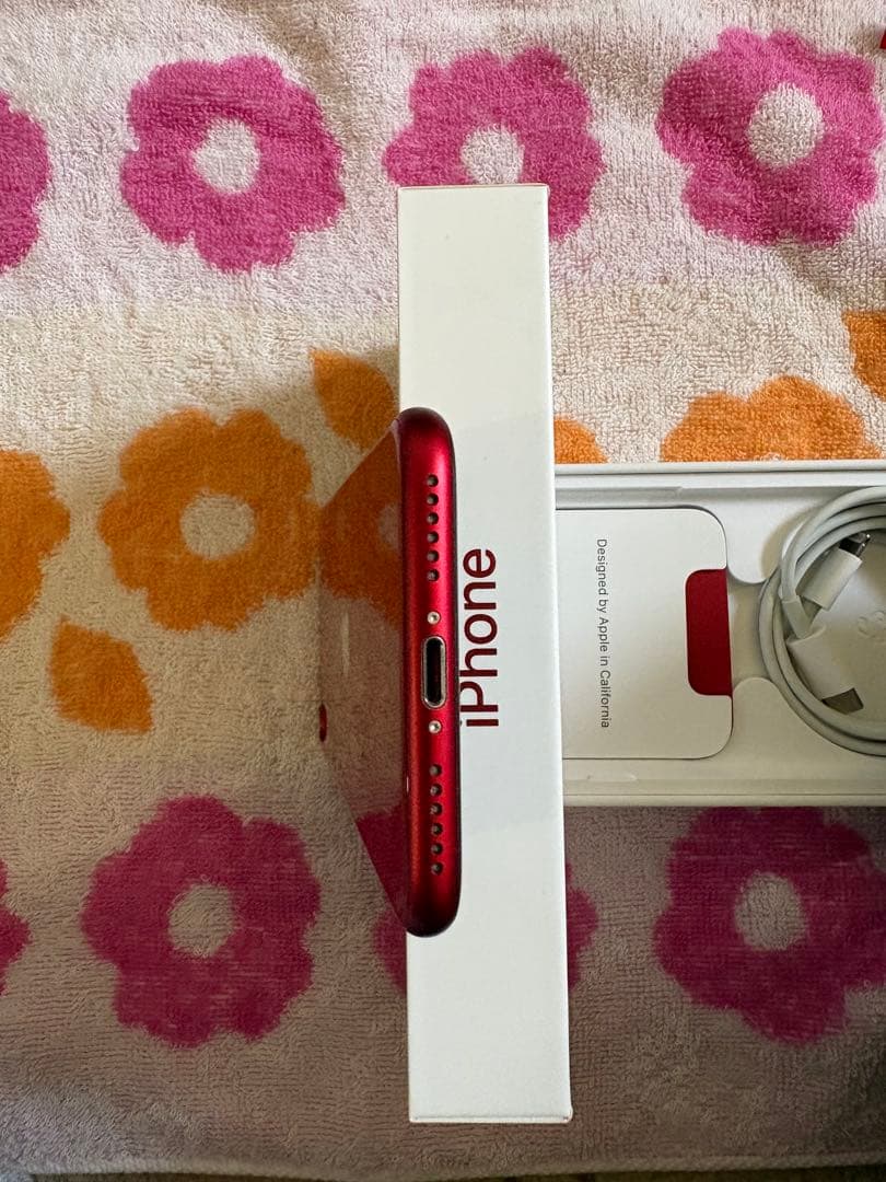 iPhone se（第３世代） 64GB レッド