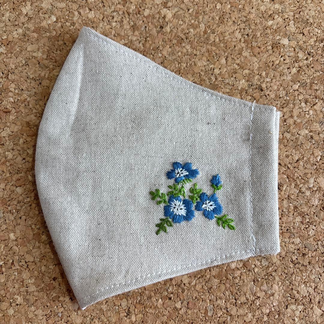 ネモフィラ　花刺繍入　マスク　ハンドメイド