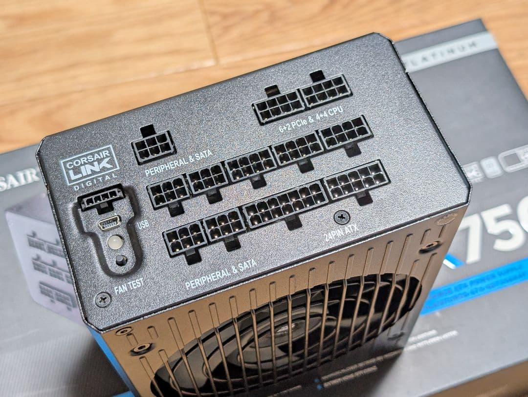 Corsair HX750i 80PLUS PLATINUM認証 750W 電源