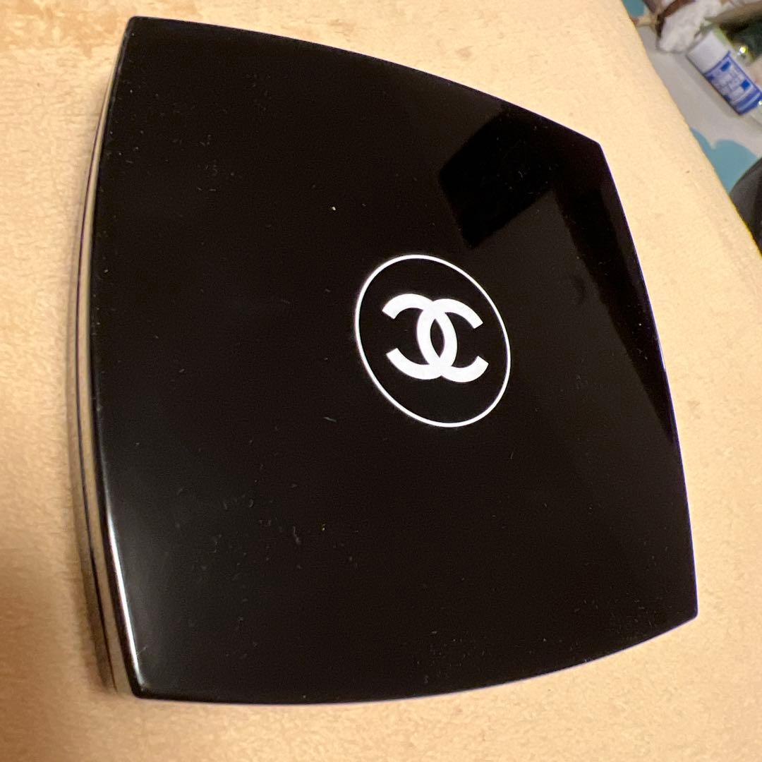 Chanel チークパレット 4色入り