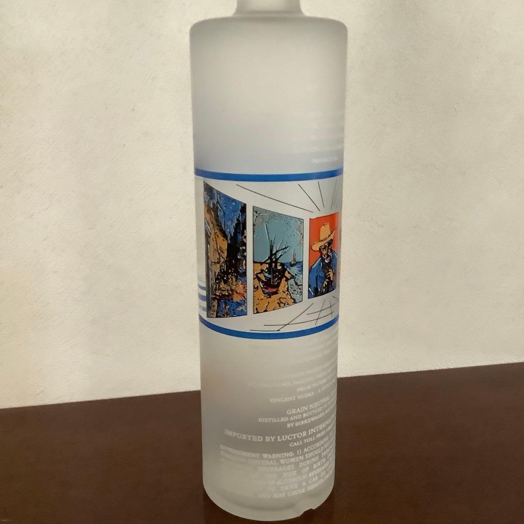 レアなオランダ製限定品　窓からゴッホの絵画が見える絵画ボトルに入ったウォッカ￼