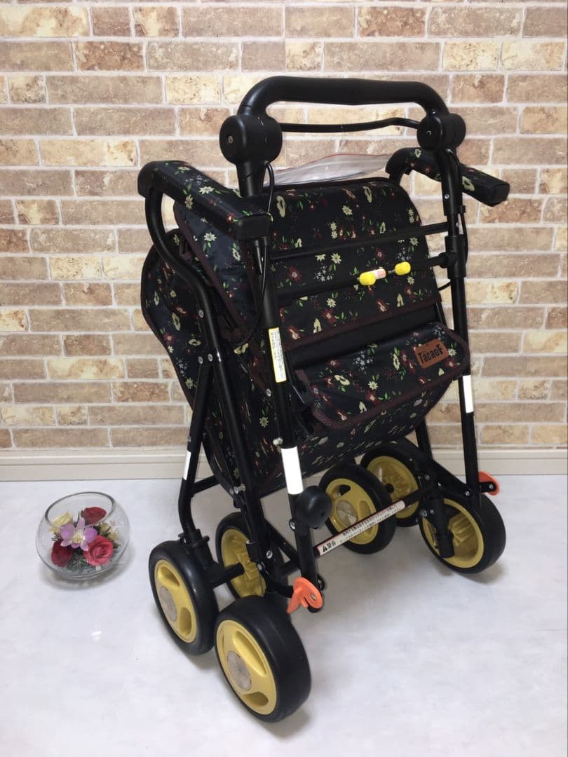 値下可能幸和製作所　エヴォーク　花柄　新品未使用　シルバーカー　送料無料