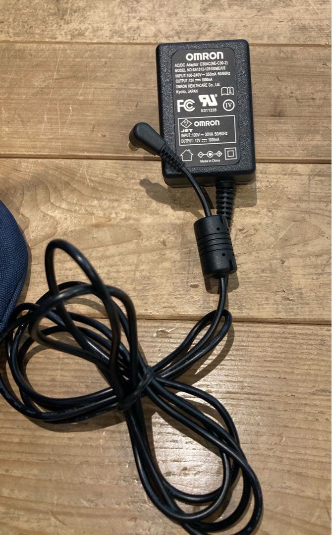 OMRON オムロン　コンプレッサー式　ネブライザ　バッテリー　充電器　美品