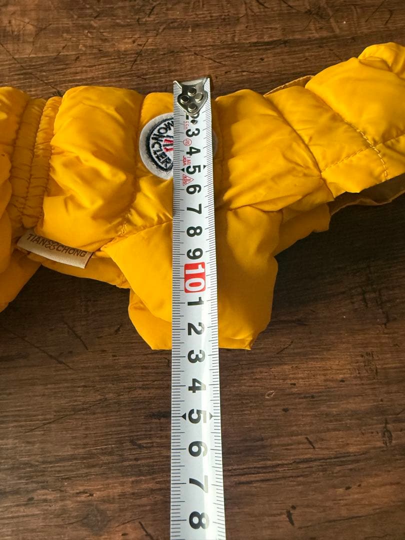 (SALE)注目【美品】MONCLER 犬服 フード付き黄色 小型犬用