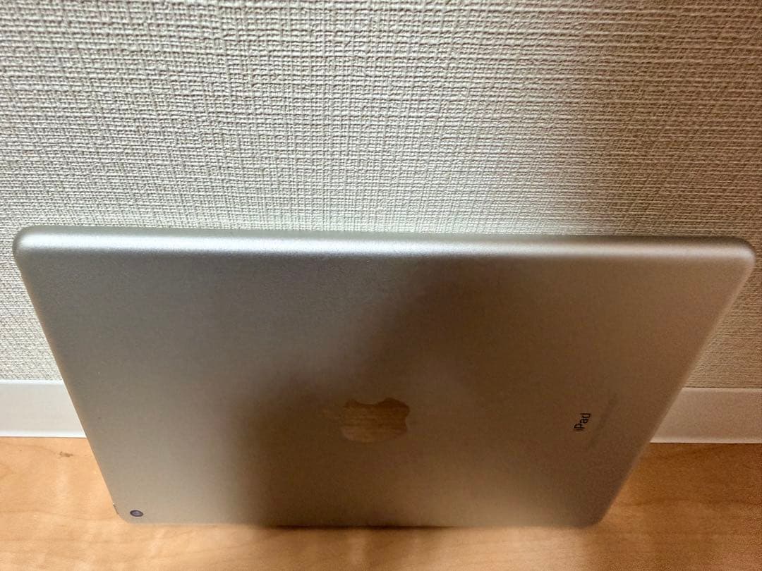 【美品】Apple iPad 第5世代 Wi-Fi 32GB シルバー