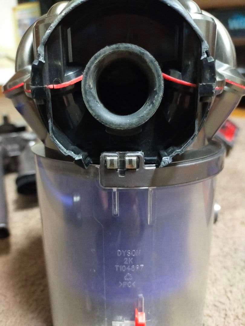 ダイソン　コードレスクリーナー掃除機 V6fluffy