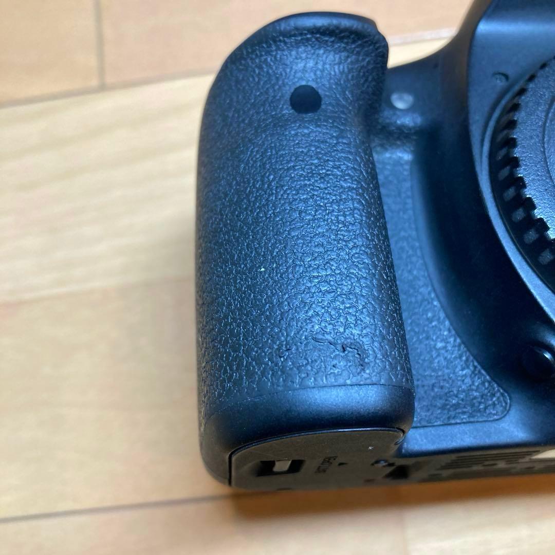 ①Canon EOS 90D 本体とバッテリー等