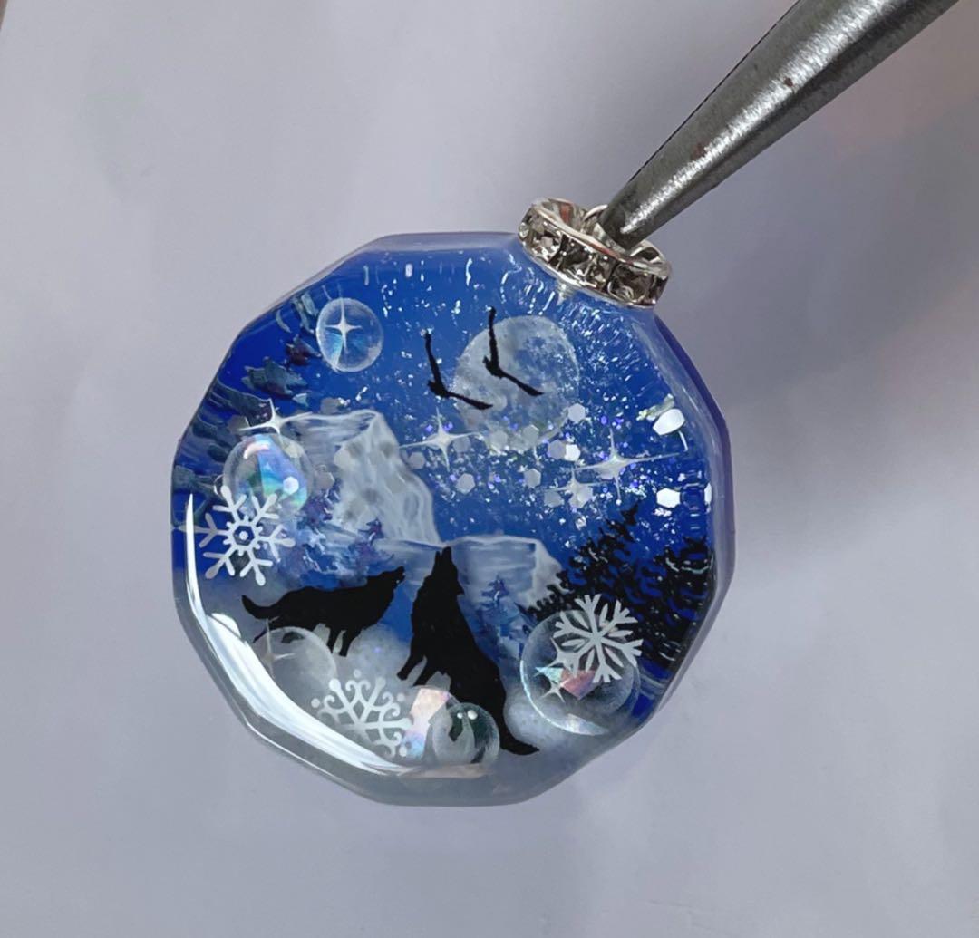 展示用/レジン/雪山と親子オオカミ　蓄光　オルゴナイトネックレス