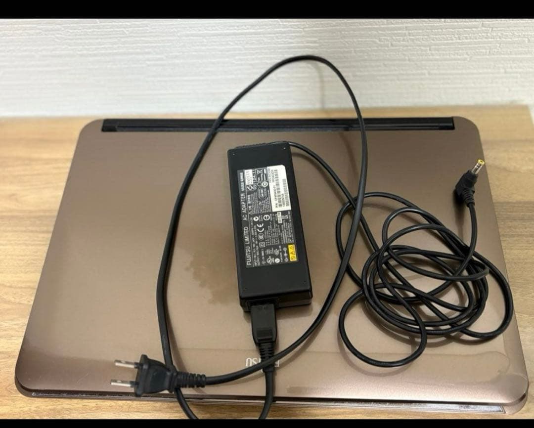 富士通　ノートパソコン「LIFEBOOK AH550」中古品