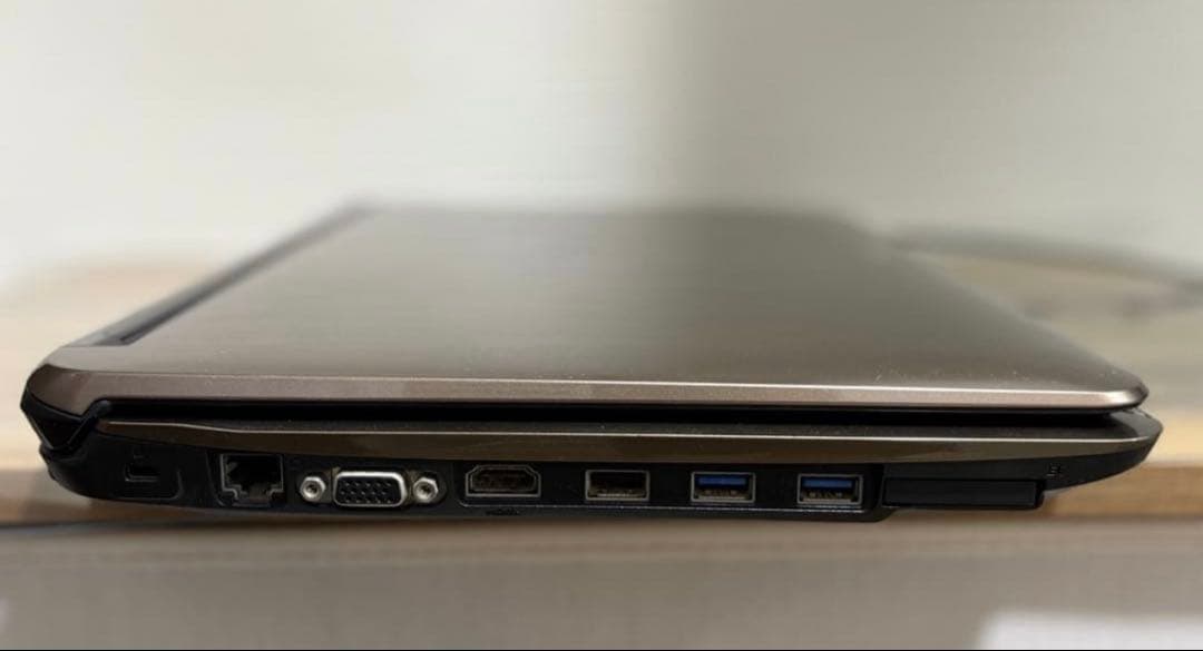 富士通　ノートパソコン「LIFEBOOK AH550」中古品