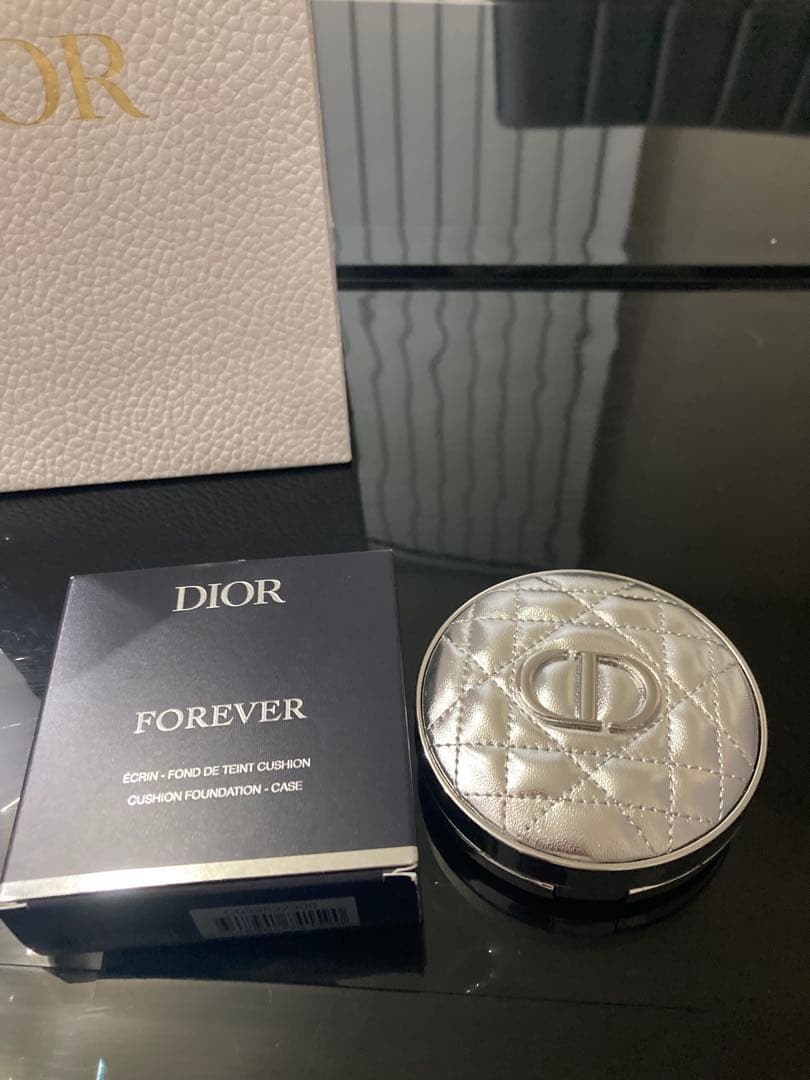 Dior Forever イドラグロウクッションファンデーション