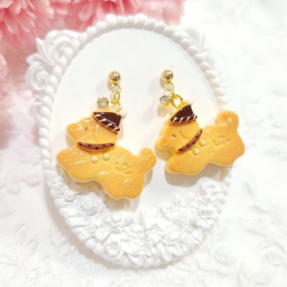 可愛い♡ブラウン ニット帽とマフラーを着けた冬のクッキーわんこのピアス♡