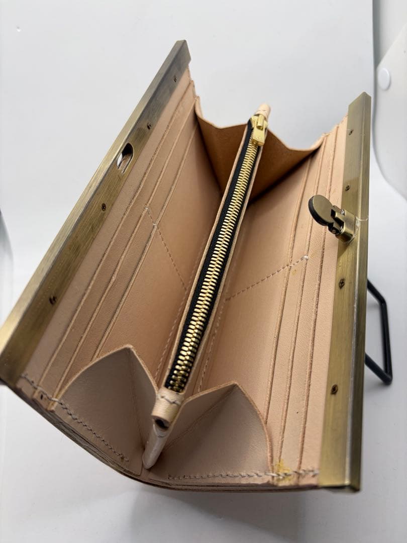 木目型押しの長財布