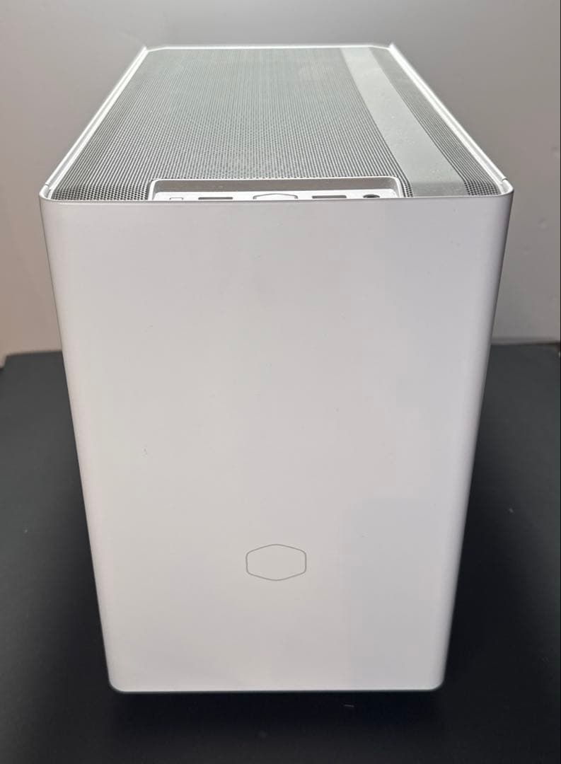 （白色）Cooler Master Masterbox NR200P