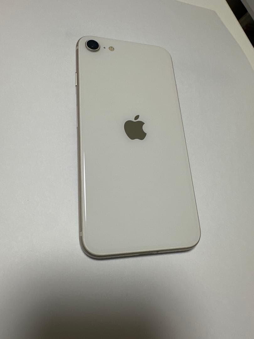 iPhone SE3 64GB スターライト SIMフリー バッテリー82%