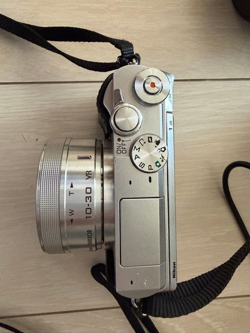 Nikon 1 J5 ミラーレスカメラ　ダブルレンズキット
