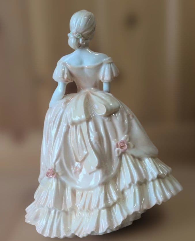 Coalport（コールポート 陶器の人形 Louisa（ルイザ）
