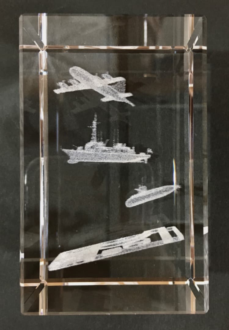 ○【非売品】海上自衛隊創設50周年 記念品 クリスタルブロック 箱付き【超美品】