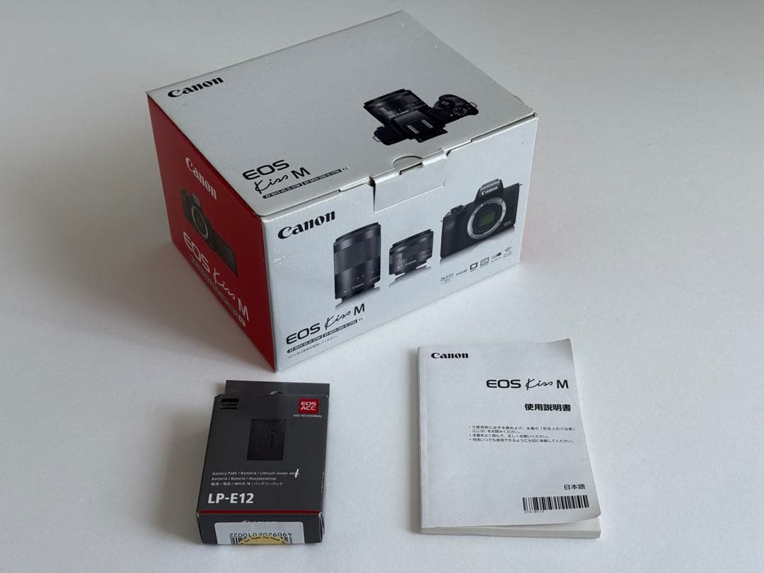 Canon EOS Kiss M ミラーレス一眼 バッテリー2個付