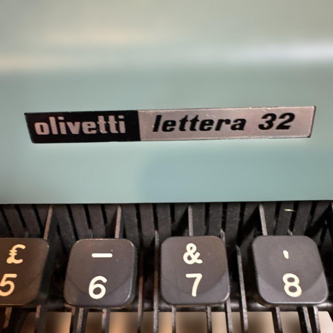 Olivetti Lettera 32 手動タイプライター