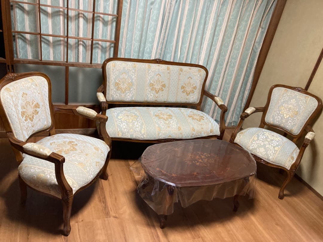 応接ソファセット　テーブル一竿　椅子3脚