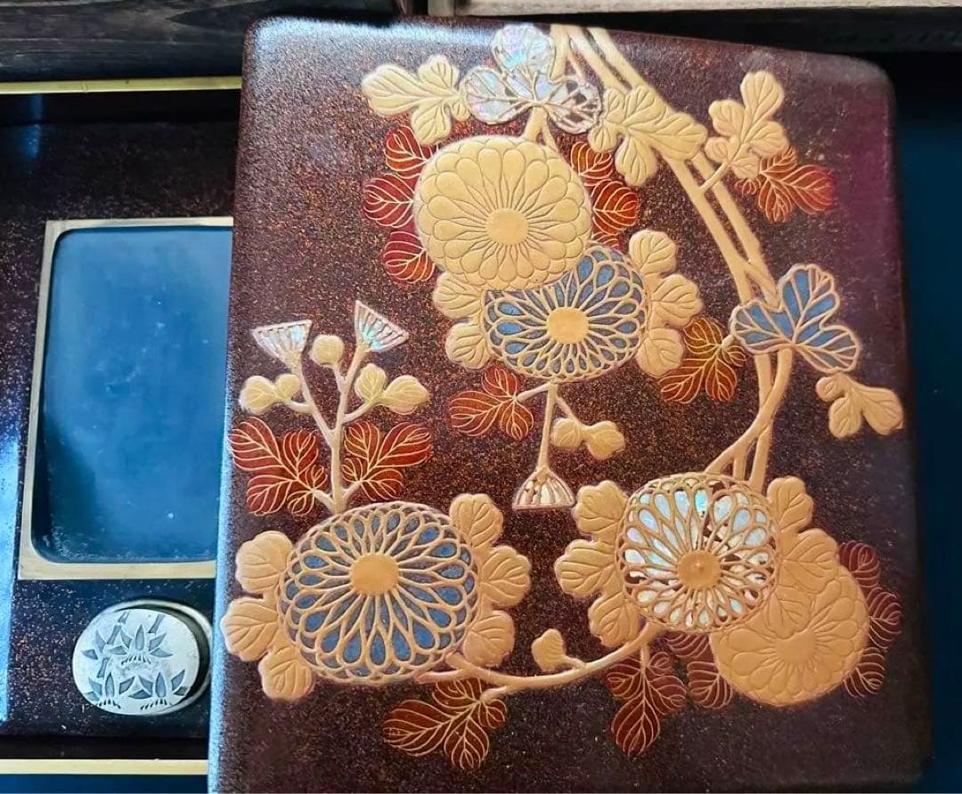 尾形光琳 螺鈿菊図蒔絵硯箱