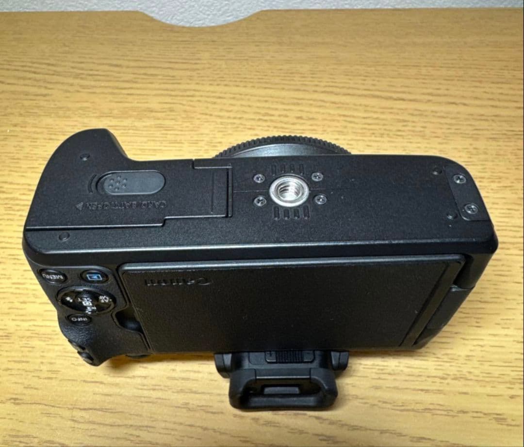 Canon EOS Kiss M2 ミラーレス一眼カメラ（バック付き）