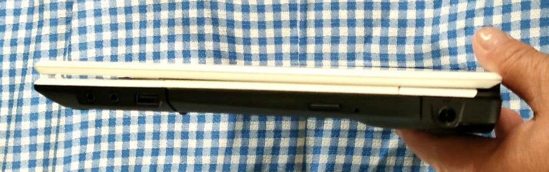 富士通 FMV LIFEBOOK AH42