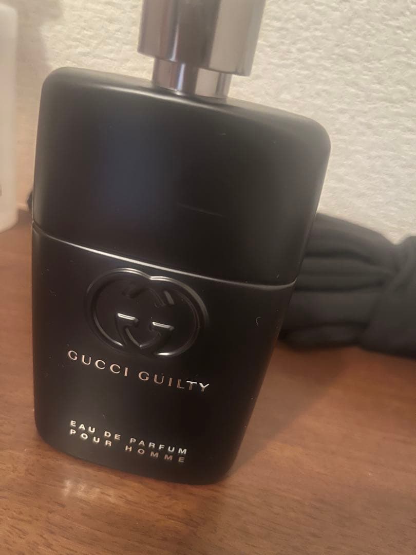 Gucci guilty プールオム オードパルファム 90ml 箱付き