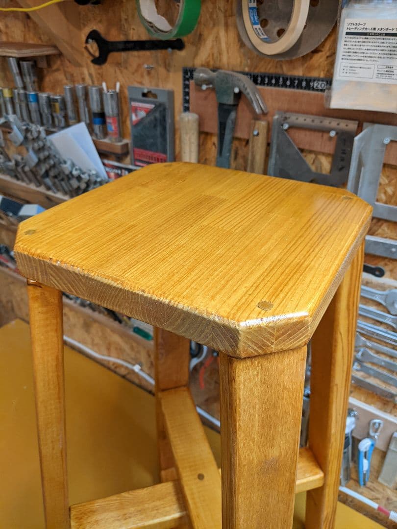 木製カウンタースツール（高さ 約62cm）チーク色