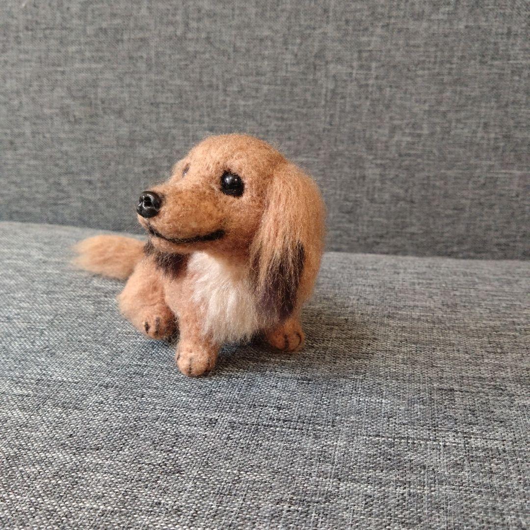 羊毛フェルト ＋毛糸　ミニチュアダックス　レッドハンドメイド　犬