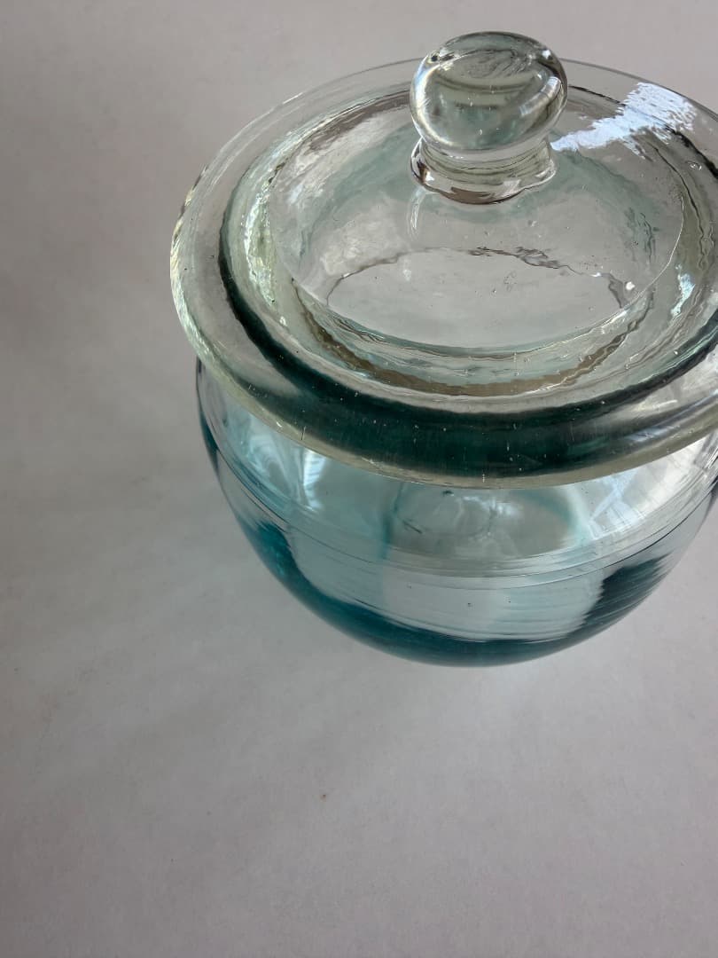 小谷眞三　倉敷ガラス　胴丸蓋物　薄水色
