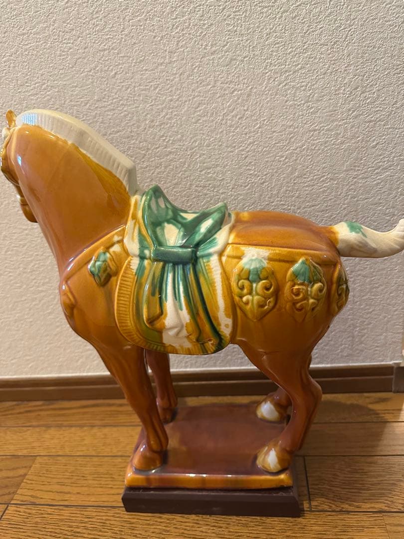 陶器製装飾馬像