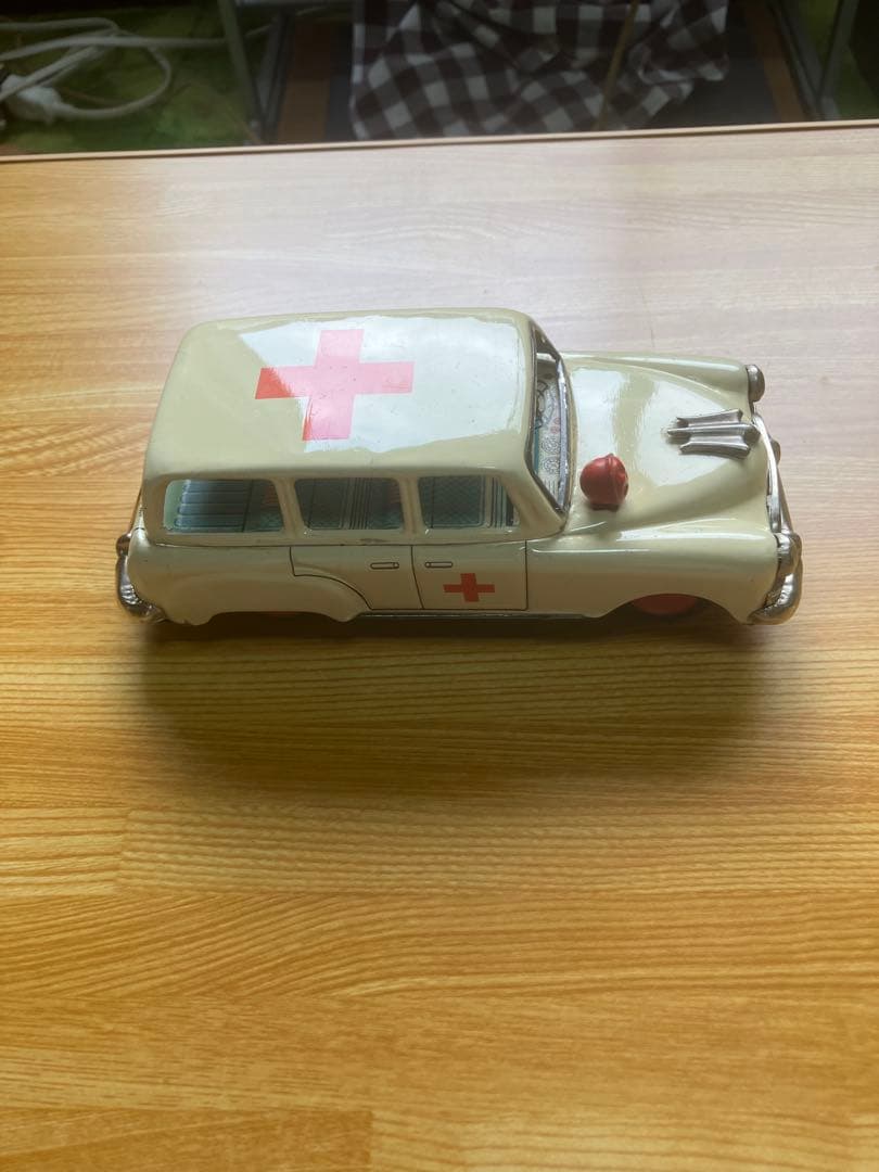 救急車フリクション式ミニカー